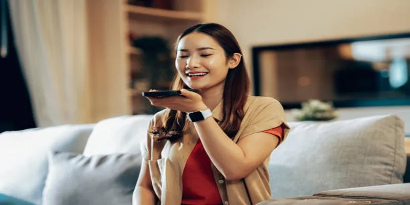 Illustration of a chatbot assisting a user